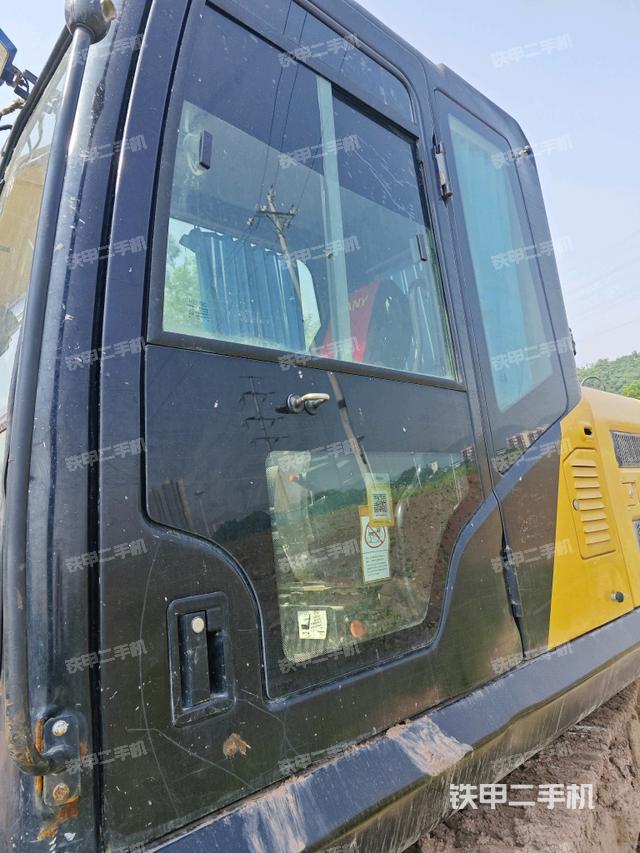 驾驶室左前45度(驾驶室部分) 驾驶室左前45度(驾驶室部分)