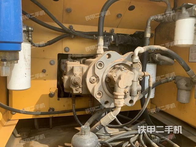 液壓泵艙室正面整體(整機(jī)外觀) 液壓泵艙室正面整體(整機(jī)外觀)