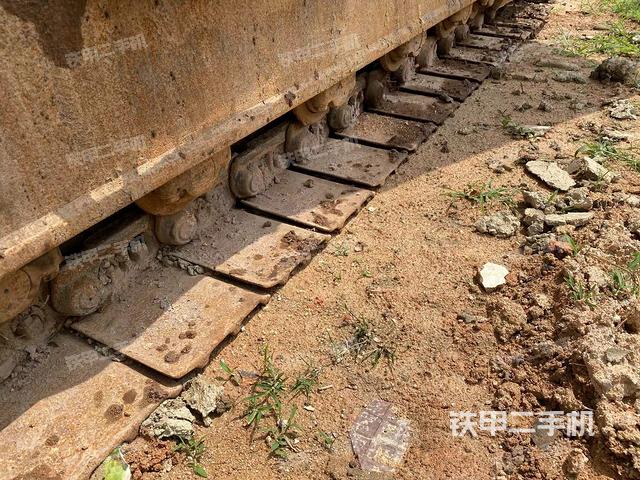 右侧履带整体(行走机构) 右侧履带整体(行走机构)