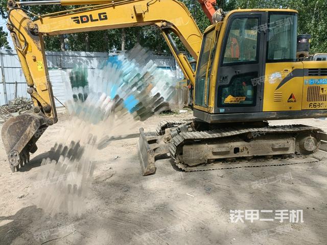 山東臨工E675F挖掘機(jī)