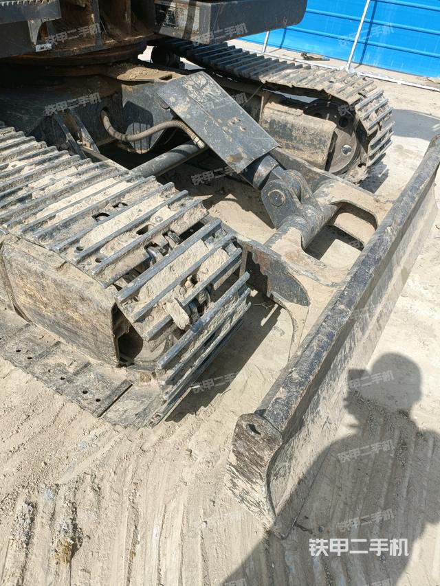 轉(zhuǎn)盤和下車架正前(工作和回轉(zhuǎn)裝置) 轉(zhuǎn)盤和下車架正前(工作和回轉(zhuǎn)裝置)
