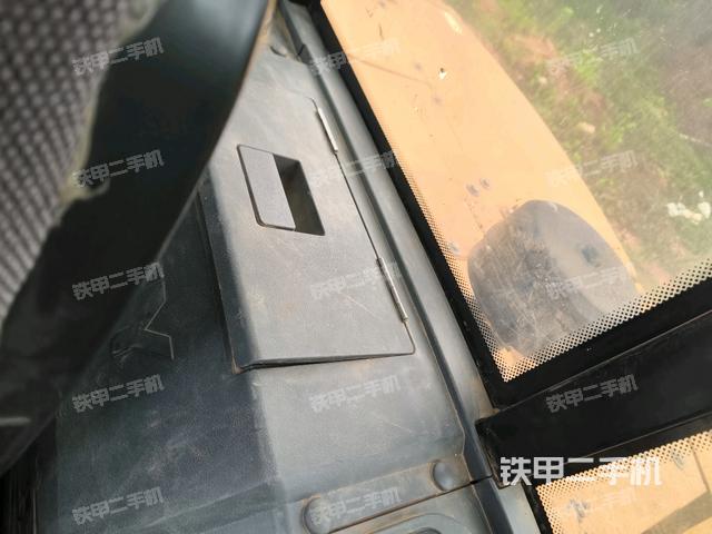 显示屏 (驾驶室部分) 显示屏 (驾驶室部分)