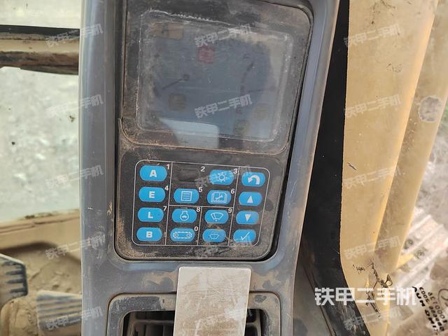 駕駛室整體(整機(jī)外觀) 駕駛室整體(整機(jī)外觀)