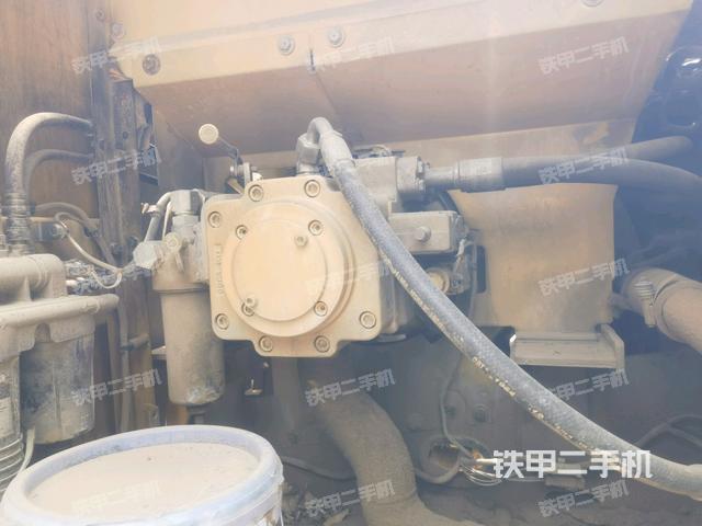 液壓泵艙室正面整體(整機外觀) 液壓泵艙室正面整體(整機外觀)