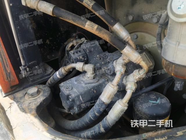 液壓泵艙室正面整體(整機(jī)外觀) 液壓泵艙室正面整體(整機(jī)外觀)
