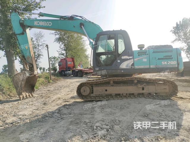 神鋼SK200-8挖掘機(jī)