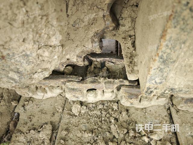 右驅(qū)動輪（行走機構(gòu)）