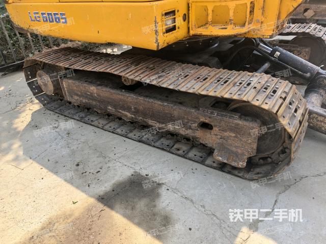 右側(cè)履帶整體?(行走機(jī)構(gòu)) 右側(cè)履帶整體?(行走機(jī)構(gòu))