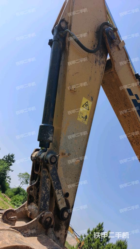 小臂整體左后(工作和回轉(zhuǎn)裝置) 小臂整體左后(工作和回轉(zhuǎn)裝置)