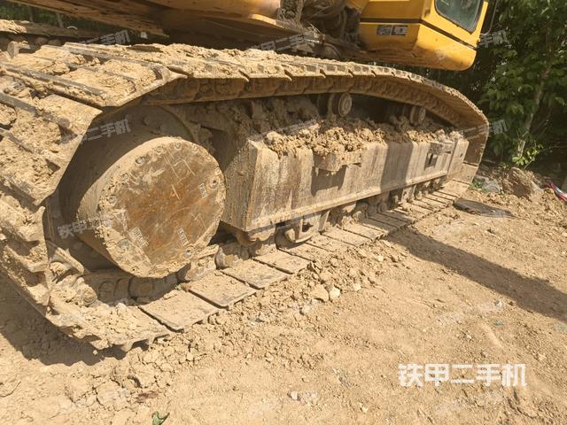 單側(cè)履帶整體(整機(jī)外觀) 單側(cè)履帶整體(整機(jī)外觀)