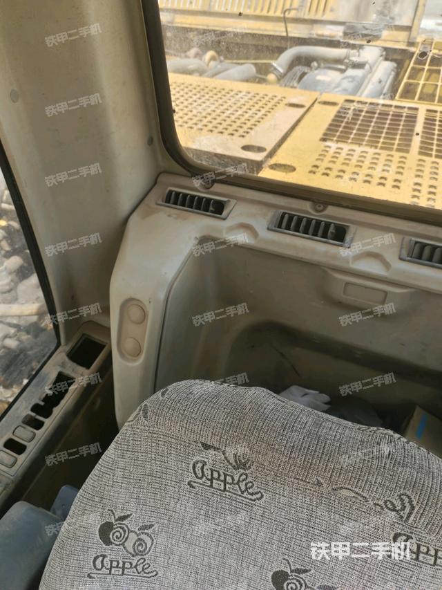 后窗玻璃角标（驾驶室部分）