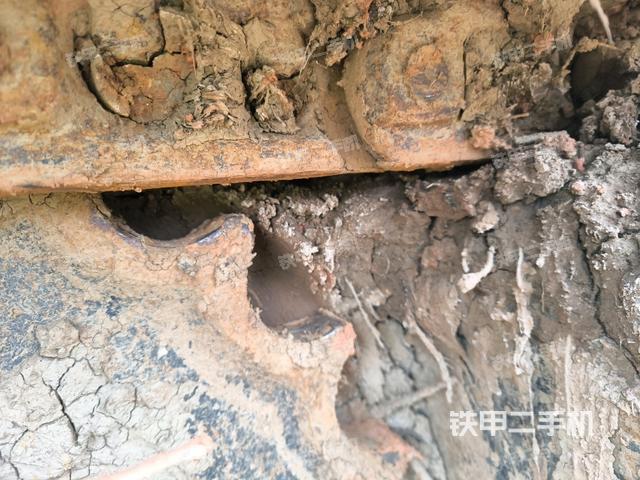 右侧履带整体 (行走机构) 右侧履带整体 (行走机构)