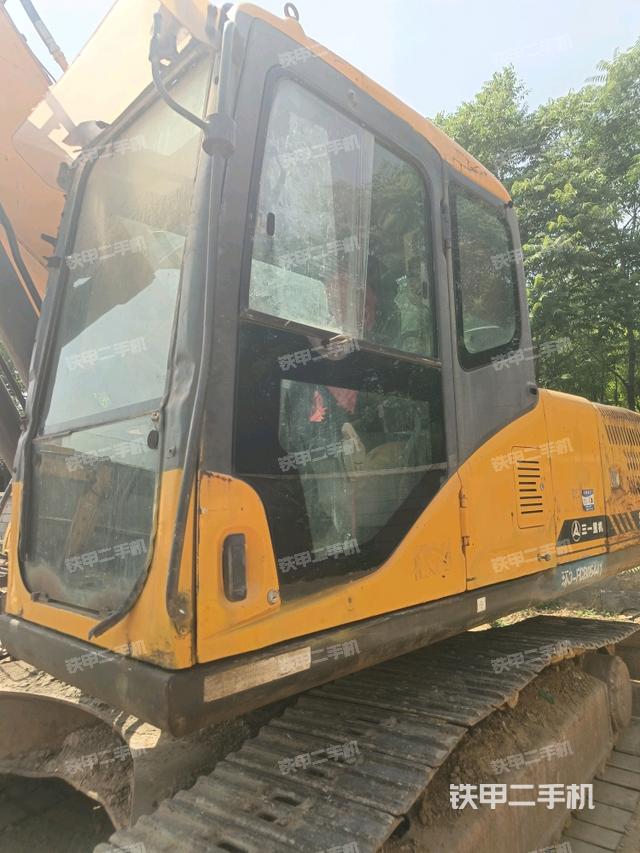 驾驶室整体(整机外观) 驾驶室整体(整机外观)