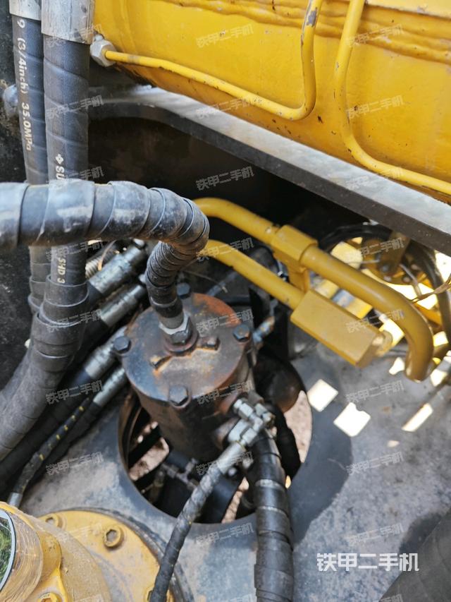 中央回转接头特写(上车部件) 中央回转接头特写(上车部件)