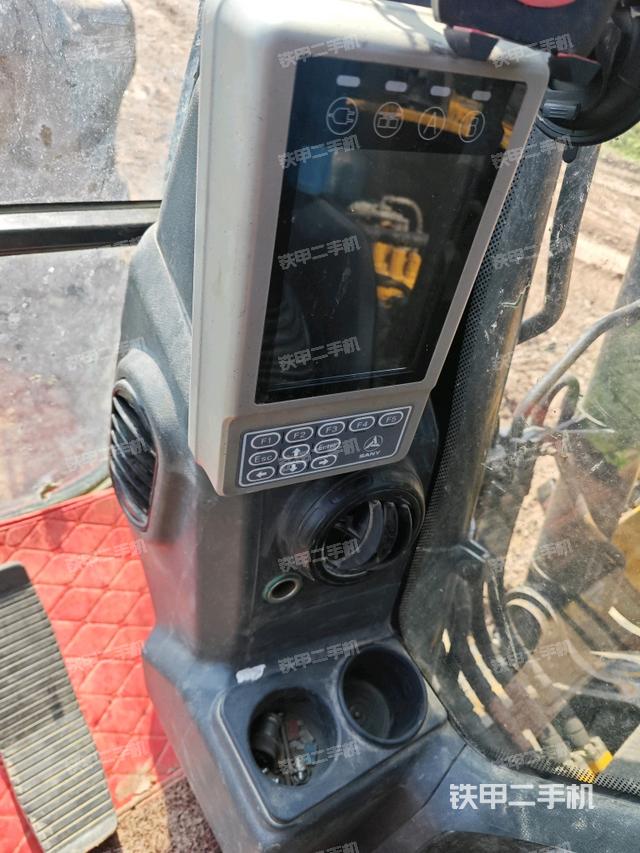 显示屏 (驾驶室部分) 显示屏 (驾驶室部分)