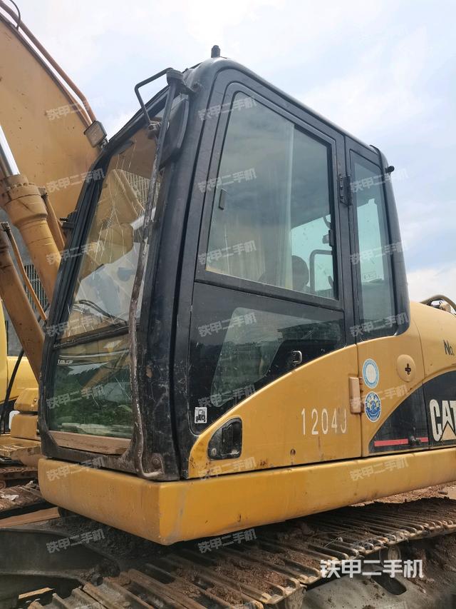 驾驶室左前45度(驾驶室部分) 驾驶室左前45度(驾驶室部分)