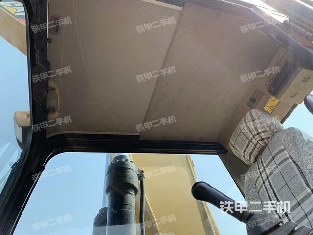 駕駛室頂部(整機外觀) 駕駛室頂部(整機外觀)