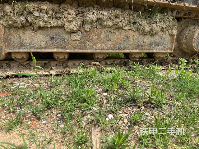 单侧履带整体(整机外观) 单侧履带整体(整机外观)