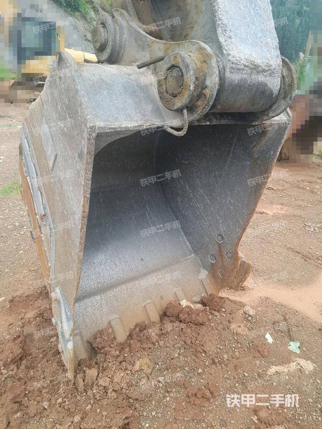 铲斗右后整体(工作和回转装置) 铲斗右后整体(工作和回转装置)