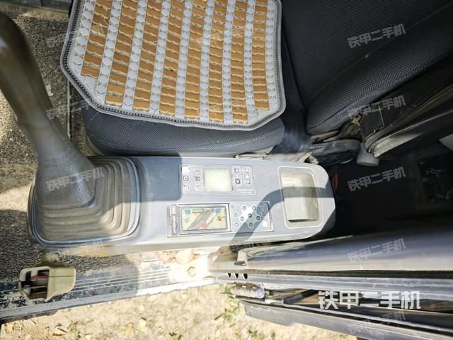 座椅右側(cè)控制臺/鑰匙門/油門/含右手柄（駕駛室部分）