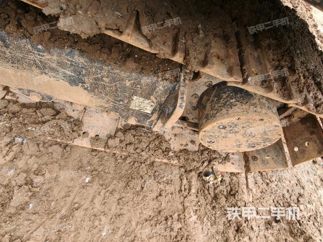 右驅(qū)動輪（行走機(jī)構(gòu)）