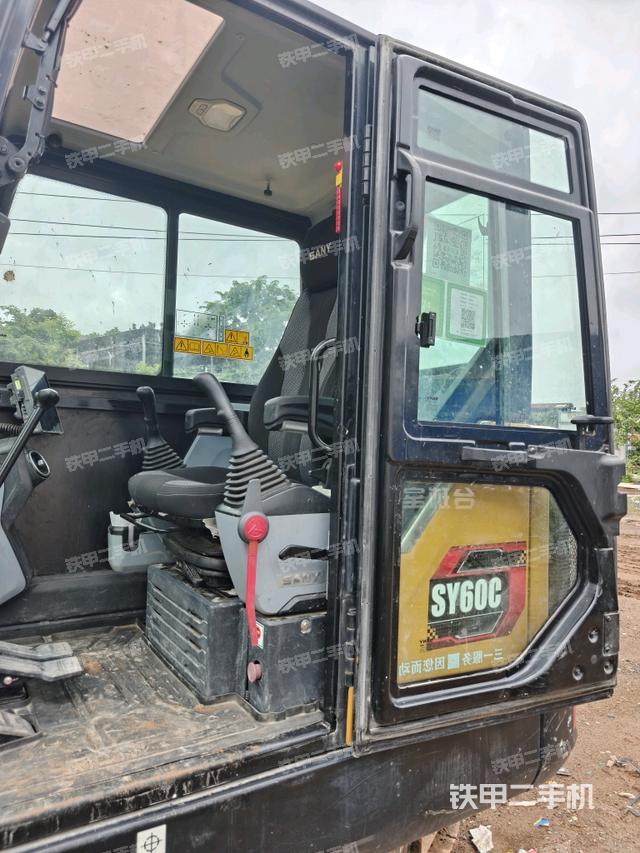 ?駕駛室正側(cè)（駕駛室部分）