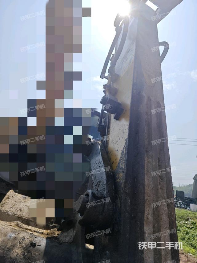 小臂整体左后(工作和回转装置) 小臂整体左后(工作和回转装置)