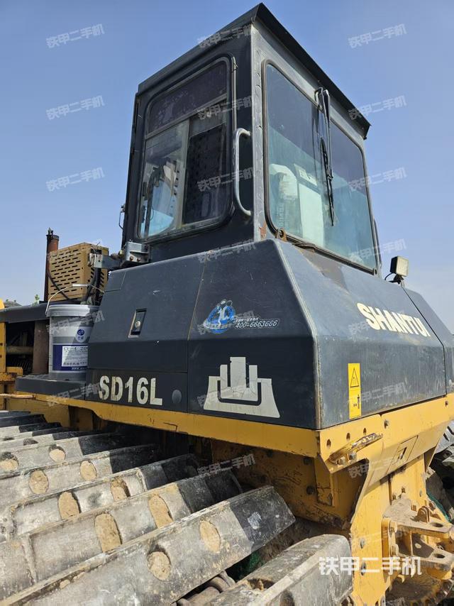 整機(jī)左側(cè)(設(shè)備外觀及核心部件) 整機(jī)左側(cè)(設(shè)備外觀及核心部件)