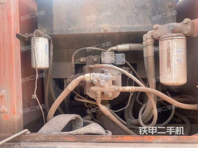 液壓泵艙室正面整體(整機(jī)外觀) 液壓泵艙室正面整體(整機(jī)外觀)