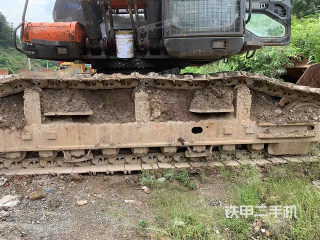 單側(cè)履帶整體(整機外觀) 單側(cè)履帶整體(整機外觀)