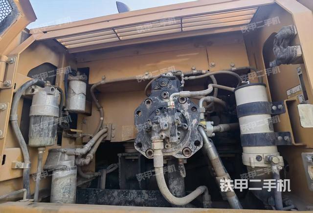 液壓泵艙室正面整體(整機(jī)外觀) 液壓泵艙室正面整體(整機(jī)外觀)