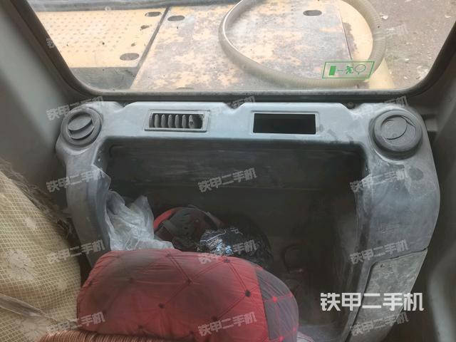 座椅后部(驾驶室部分) 座椅后部(驾驶室部分)