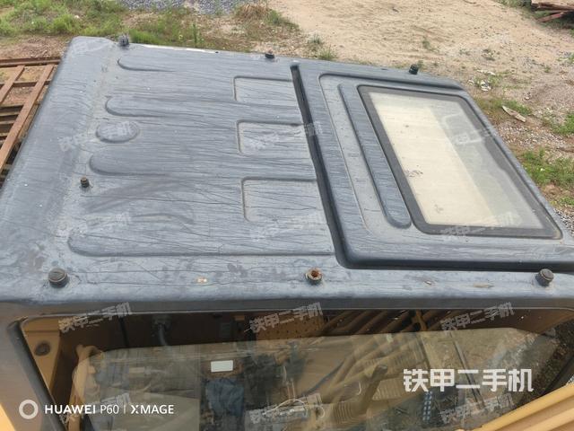 驾驶室顶部(整机外观) 驾驶室顶部(整机外观)