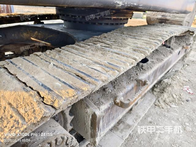 單側(cè)履帶整體（整機(jī)外觀）