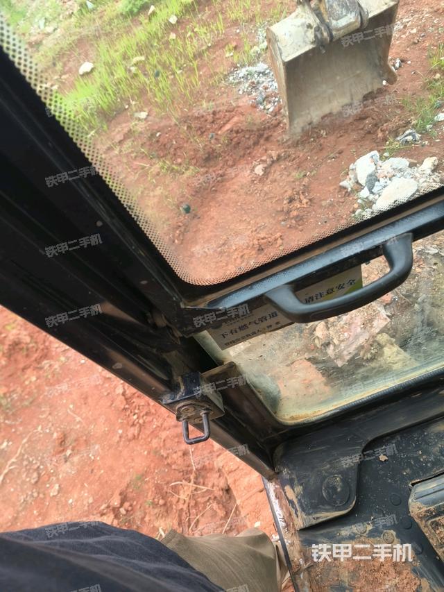 座椅右侧控制台/钥匙门/油门/含右手柄(驾驶室部分) 座椅右侧控制台/钥匙门/油门/含右手柄(驾驶室部分)