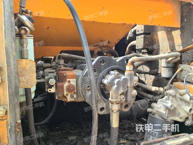 液压泵舱室正面整体(整机外观) 液压泵舱室正面整体(整机外观)