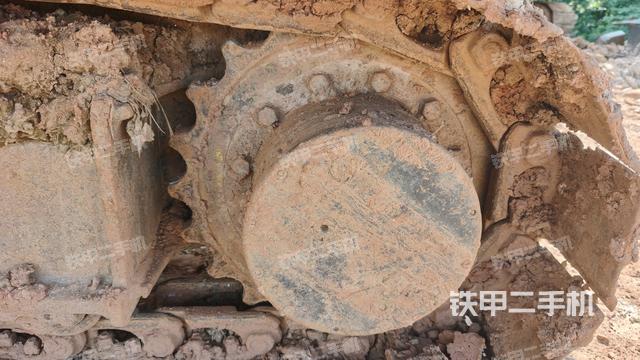 左驅(qū)動輪（行走機構(gòu)）