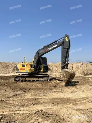 沃尔沃EC140DL挖掘机实拍图片