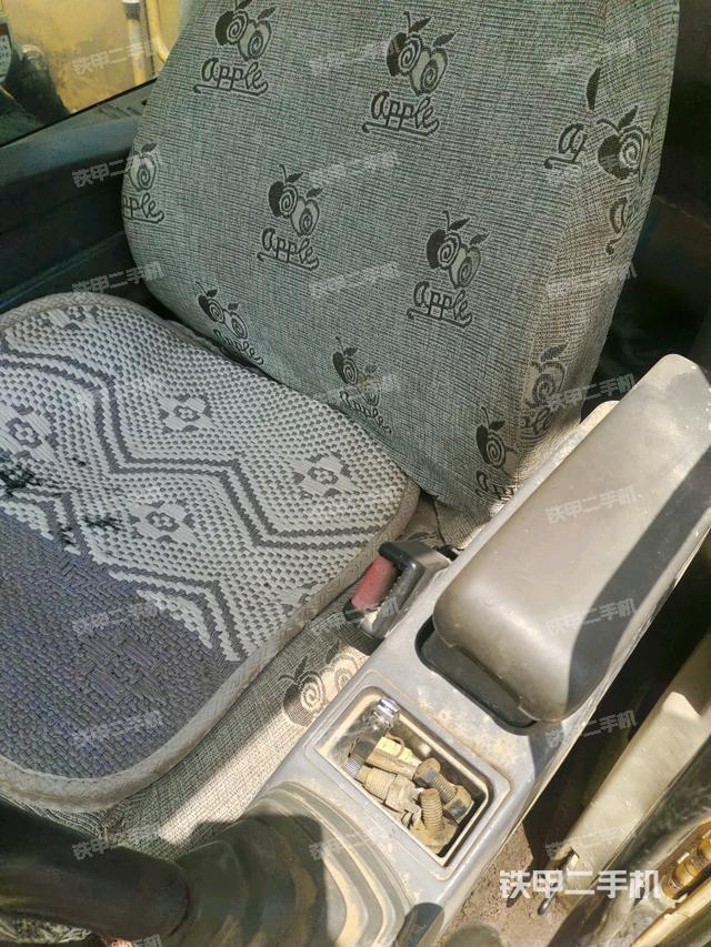 座椅左侧控制台/音响/含左手柄（驾驶室部分）