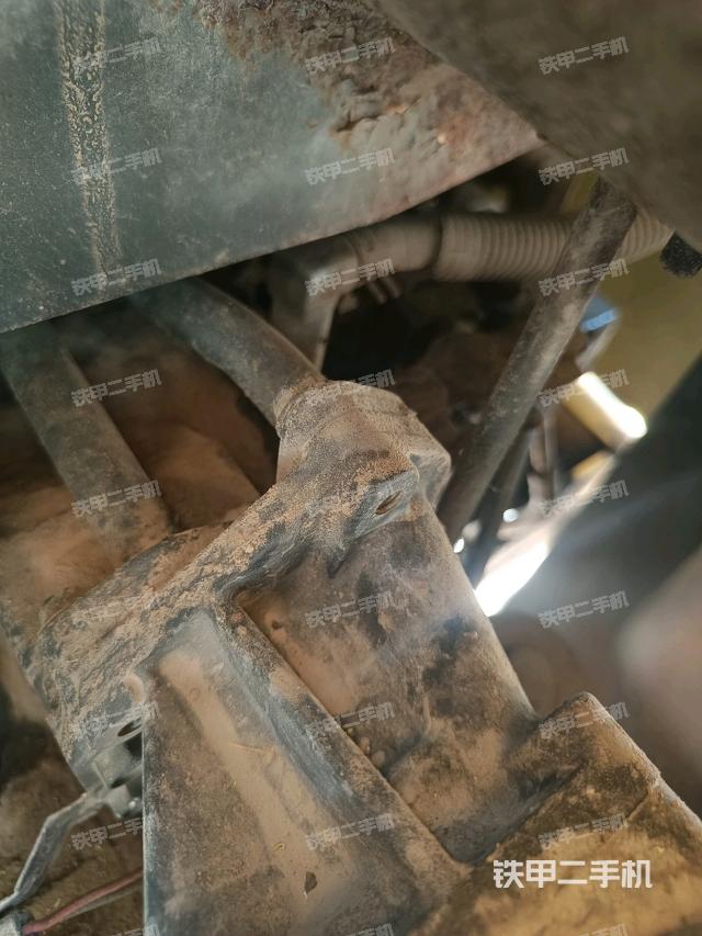 液壓泵艙室正面整體(整機(jī)外觀) 液壓泵艙室正面整體(整機(jī)外觀)