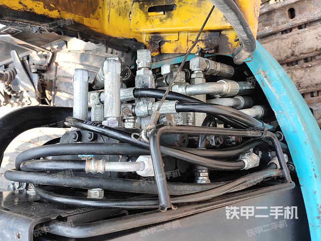 回转马达和主控阀（整机外观）