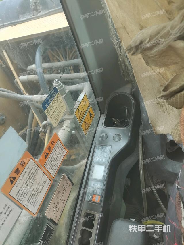 左后方玻璃角标(驾驶室部分) 左后方玻璃角标(驾驶室部分)