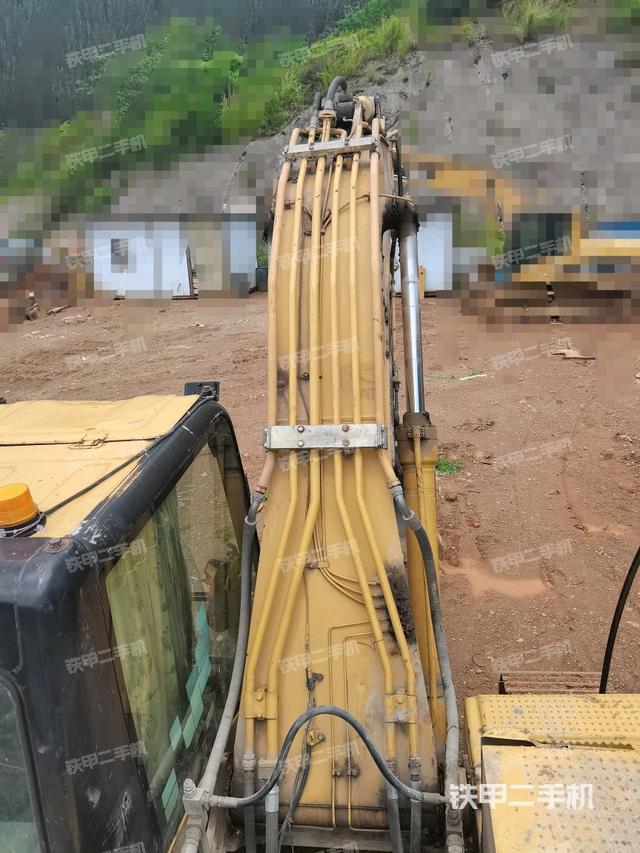 大臂背部俯视(工作和回转装置) 大臂背部俯视(工作和回转装置)