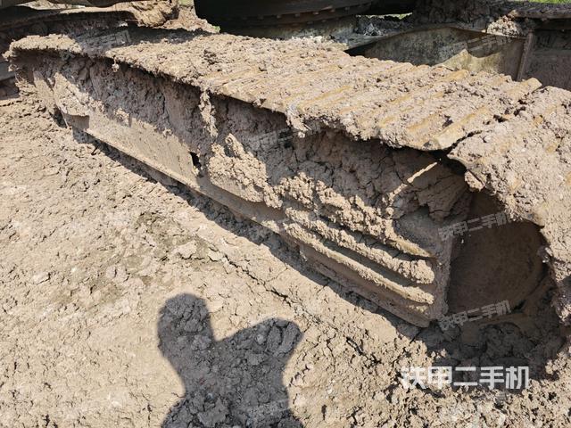 左侧履带整体 (行走机构) 左侧履带整体 (行走机构)