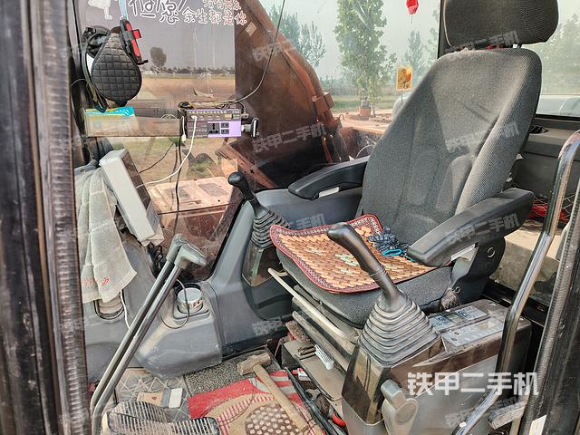 駕駛室整體(整機外觀) 駕駛室整體(整機外觀)