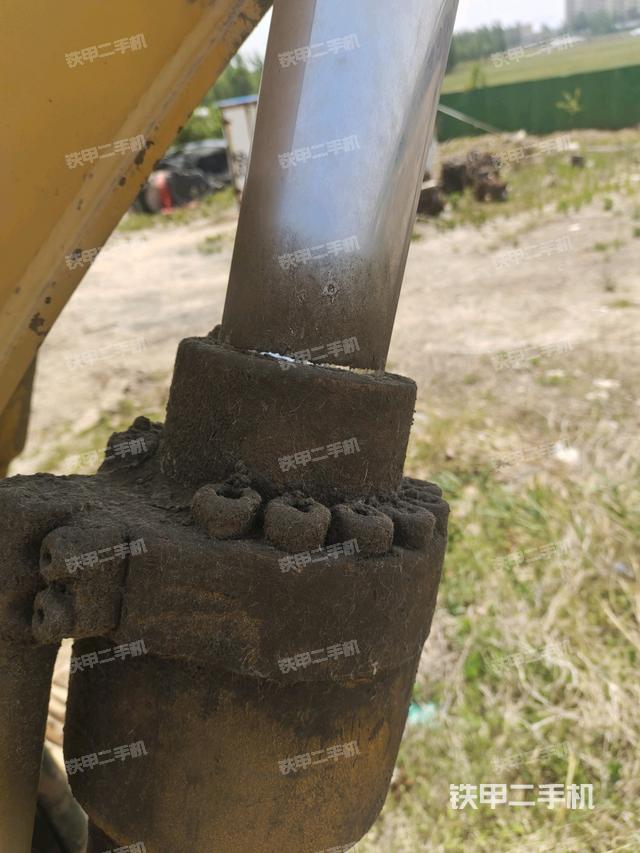 大臂油缸整体 竖拍（工作和回转装置）