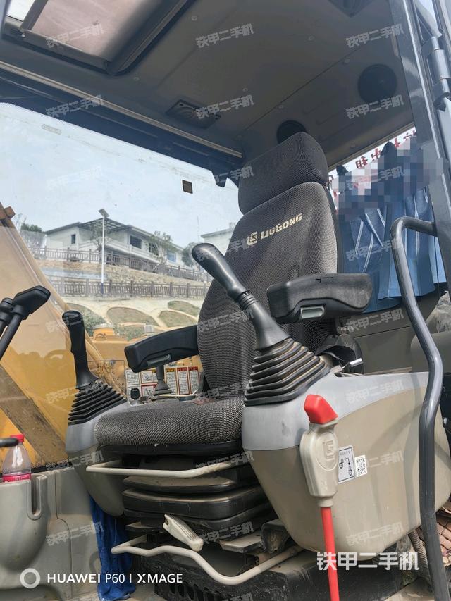 驾驶室整体(整机外观) 驾驶室整体(整机外观)