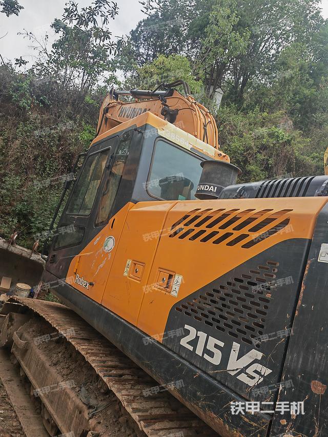 現(xiàn)代R215LVS挖掘機(jī)