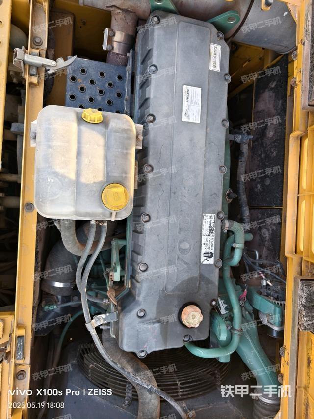 發(fā)動機(jī)整體俯視（整機(jī)外觀）