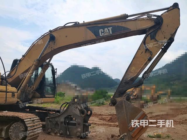 大臂整体 右侧(工作和回转装置) 大臂整体 右侧(工作和回转装置)